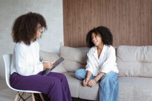 therapist helps borderline personality disorder client